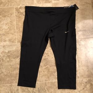 NIKE Black Dri-Fit Capri